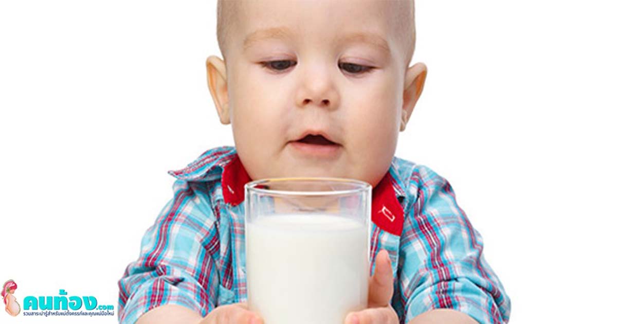 การหย่าขวดนม กับ เทคนิคง่าย ๆ ที่ช่วยให้ลูกน้อยเปลี่ยนมาดื่มนมจากแก้วง่ายขึ้น