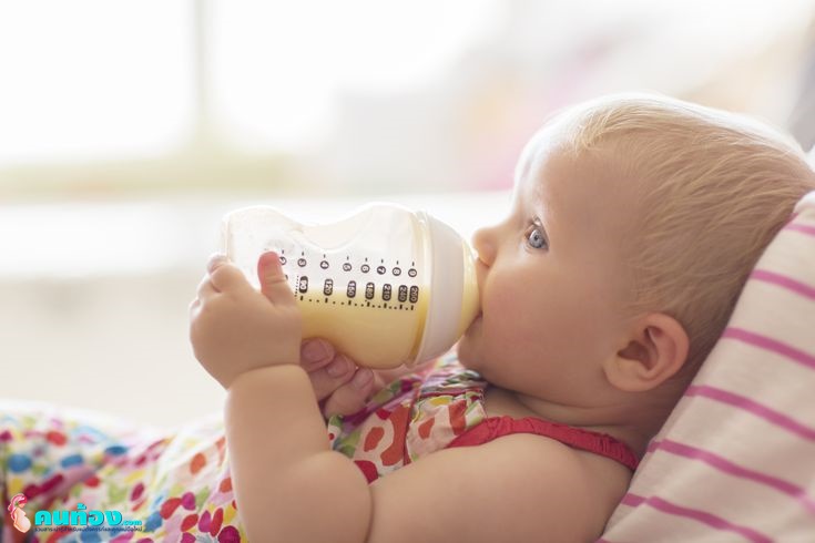 การเลี้ยงลูก ต่ำกว่า 1 ปี แม่รู้ไหม ไม่ควรให้ลูกดื่มน้ำผลไม้